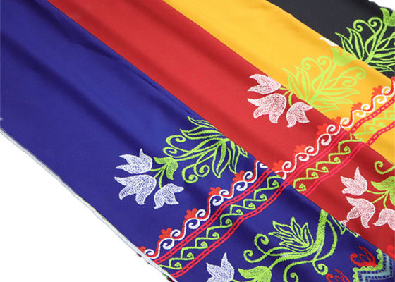 ผ้าพิมพ์ลายดิจิตอลสีน้ำเงินสีแดงสีเหลืองโพลีเอสเตอร์ดอกไม้สีสันสดใสสำหรับเสื้อผ้า